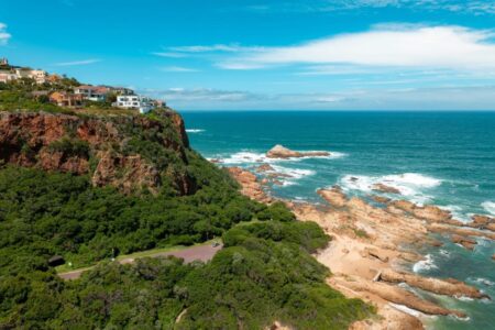The Knysna Oyster Festival is between Cape Town and Port Elizabeth.
